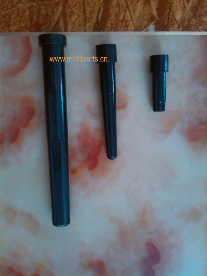 東莞大翔模具配件有限公司專(zhuān)業(yè)生產(chǎn)壓鑄模型芯，壓鑄模型芯的材質(zhì)、熱處理、硬度、標(biāo)準(zhǔn)、型號(hào)等詳情說(shuō)明和介紹，您可以通過(guò)本頁(yè)面下單留言或者發(fā)送詢(xún)/報(bào)價(jià)